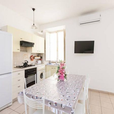 65 négyzetméteres, 2 hálószobás, 1 saját fürdőszobával rendelkező Apartman Vatikán területén Róma Szoba fotó