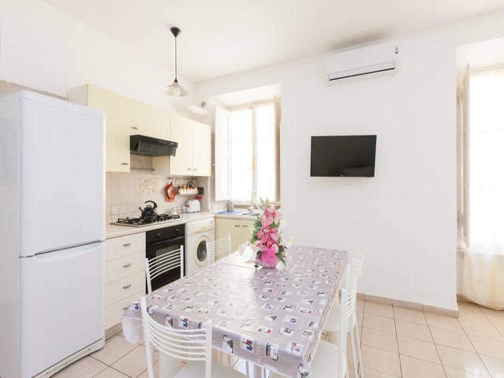 65 négyzetméteres, 2 hálószobás, 1 saját fürdőszobával rendelkező Apartman Vatikán területén Róma Szoba fotó